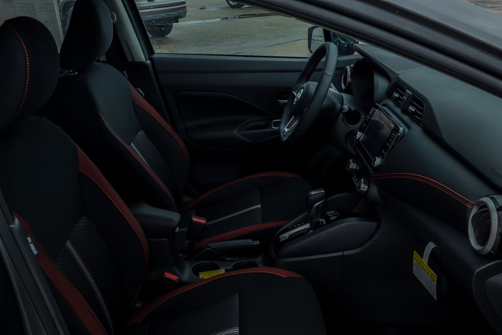 2025 Nissan Versa SR photo 23