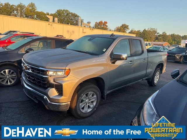 2024 Chevrolet Silverado 1500 LT photo 2
