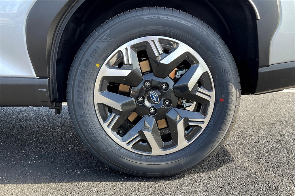 2025 Subaru Forester Premium photo 12