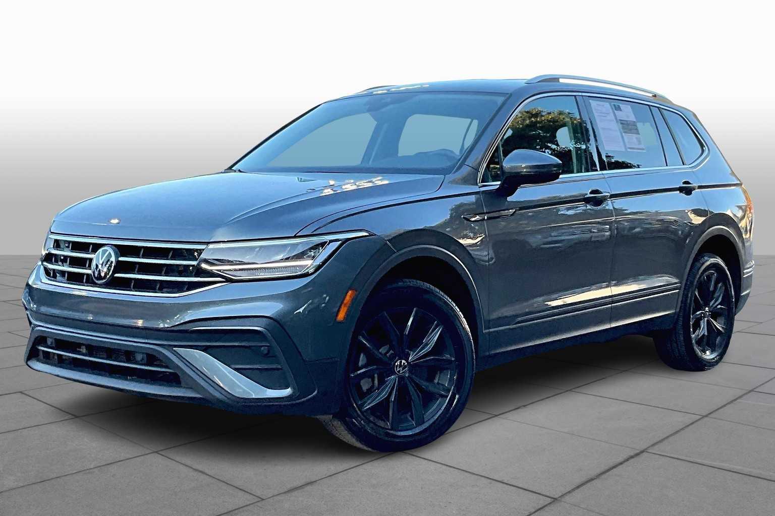 2024 Volkswagen Tiguan SE's photo