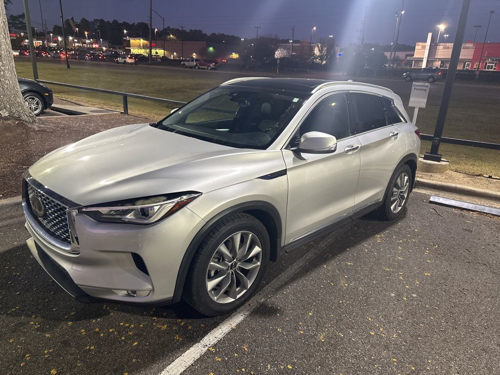 2019 Infiniti QX50 Luxe photo 3