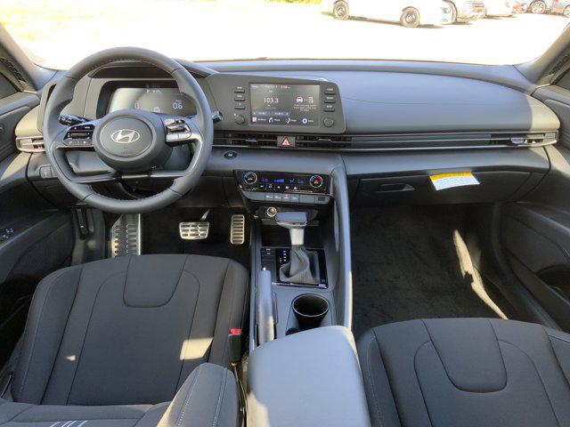 2025 Hyundai Elantra SEL Sport photo 3