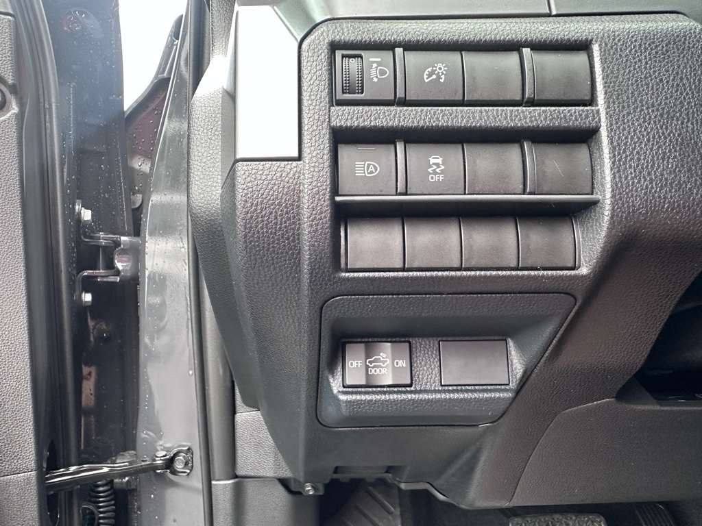 2025 Toyota Tacoma SR5 photo 4