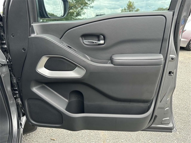 2025 Nissan Frontier SV photo 8