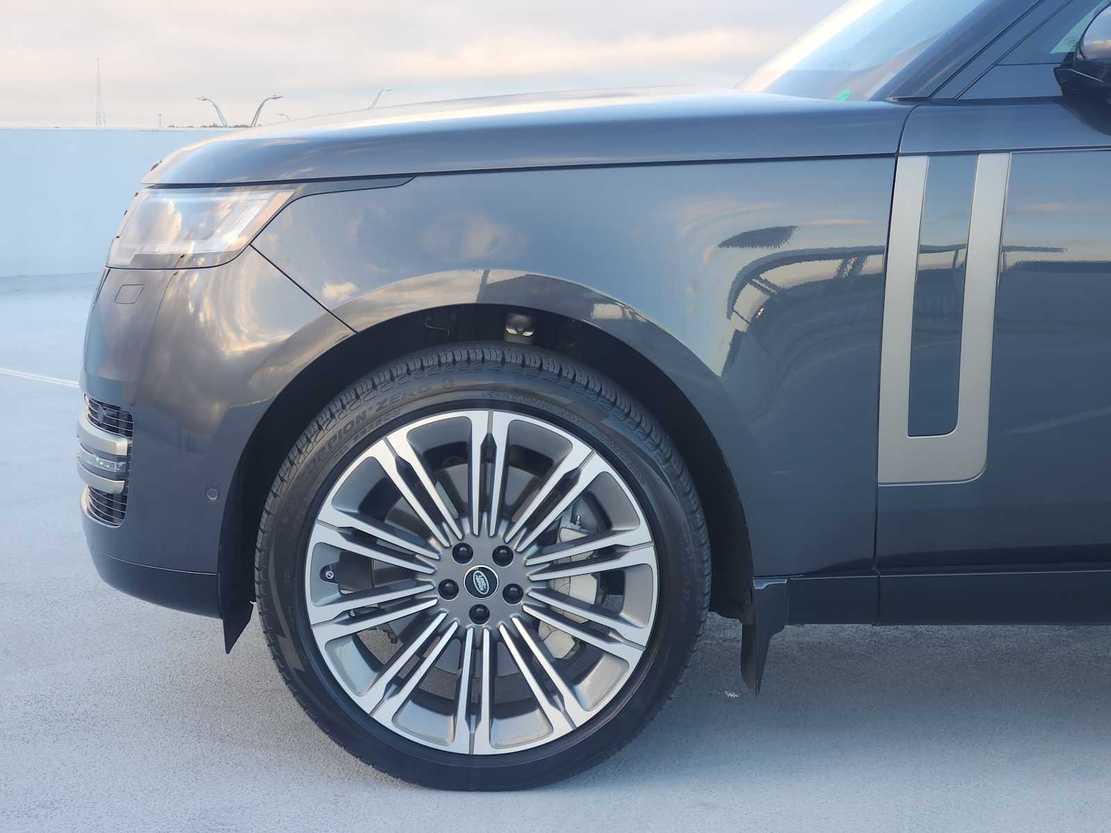 2024 Land Rover Range Rover SE photo 9