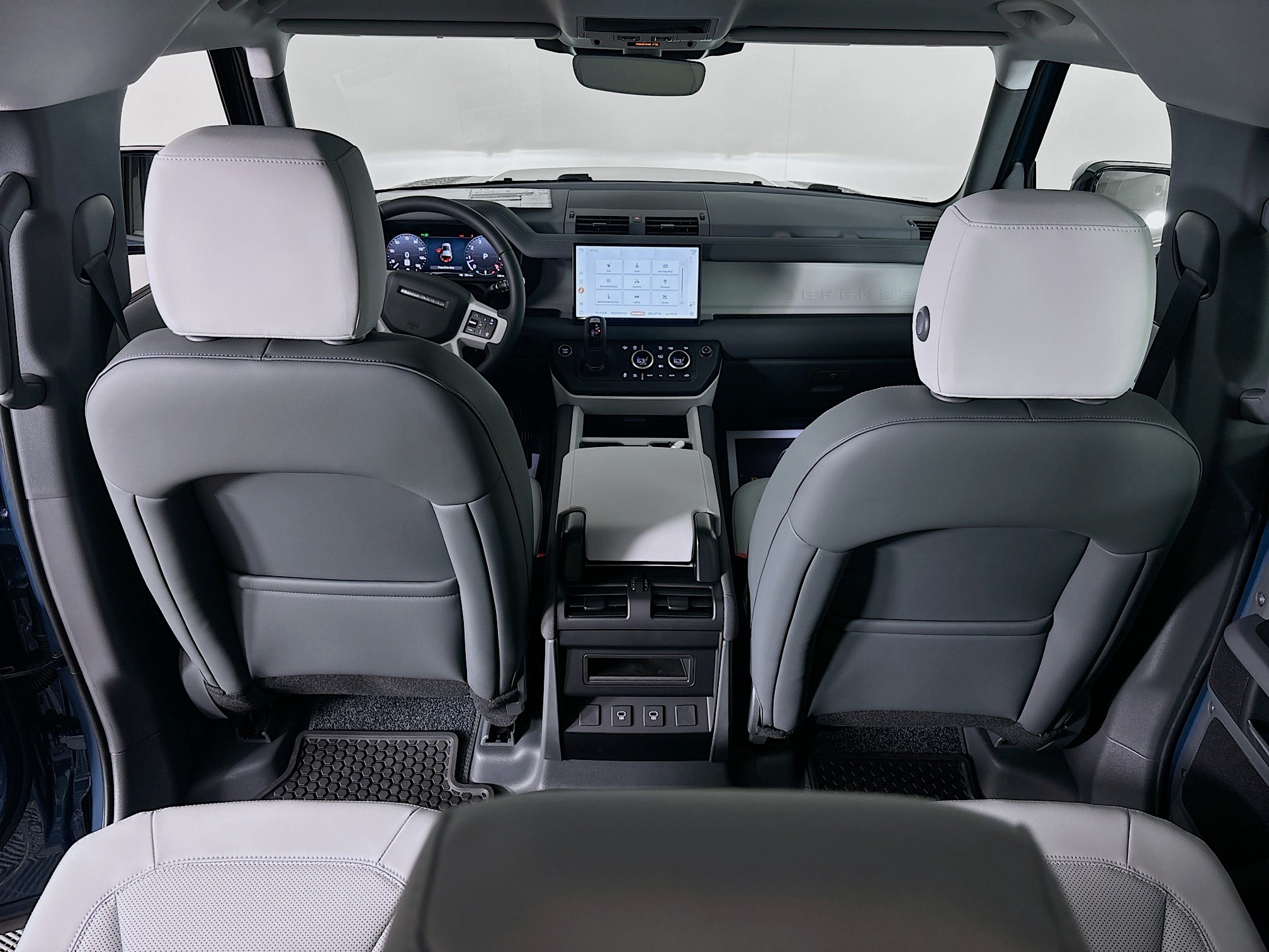 2025 Land Rover Defender 110 S photo 19