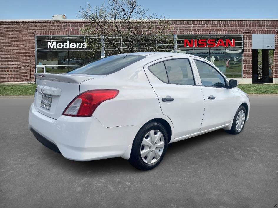 2017 Nissan Versa Sedan Plus photo 4