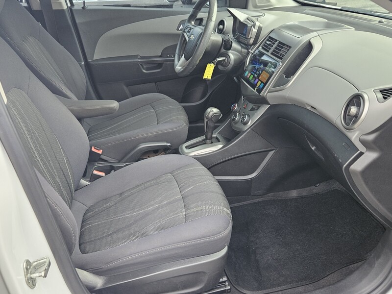 2013 Chevrolet Sonic LT photo 15