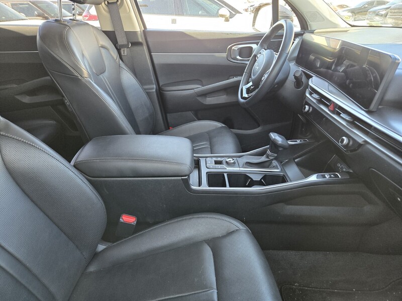 2024 Kia Sorento S photo 4