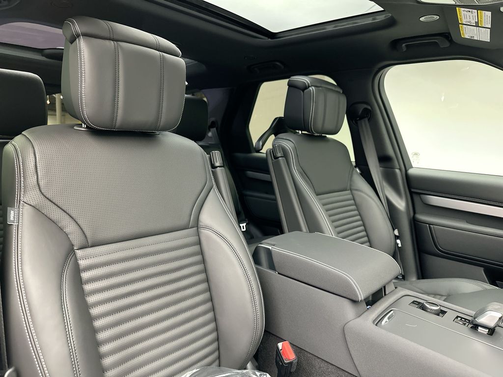 2025 Land Rover Discovery SE photo 5