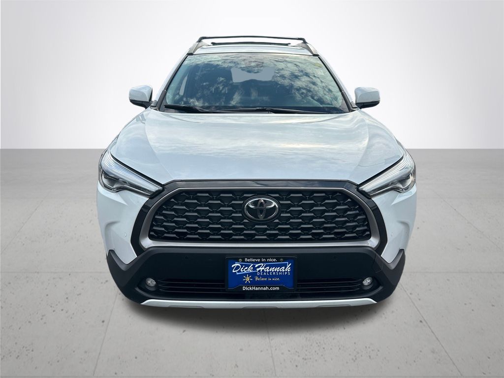 2022 Toyota Corolla Cross XLE photo 3
