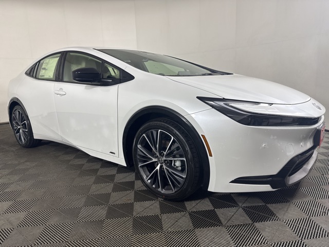 2026 Toyota Prius XLE's photo