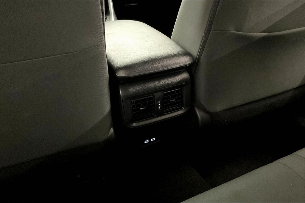 2024 Toyota RAV4 XLE photo 29