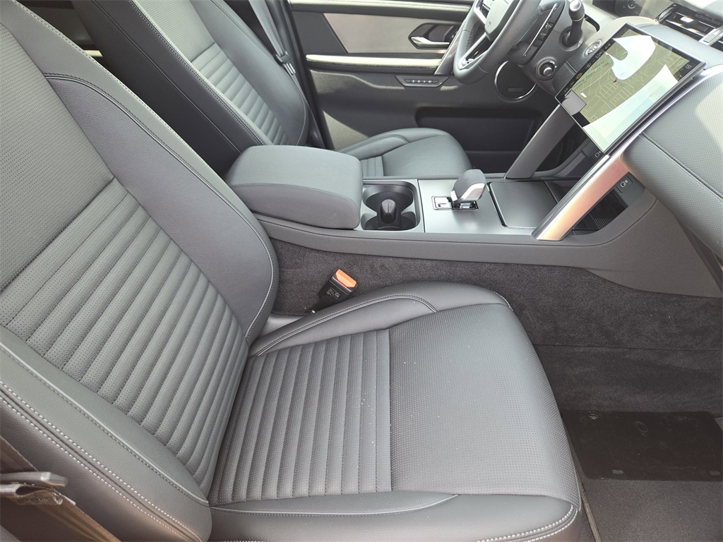 2025 Land Rover Discovery Sport SE photo 13