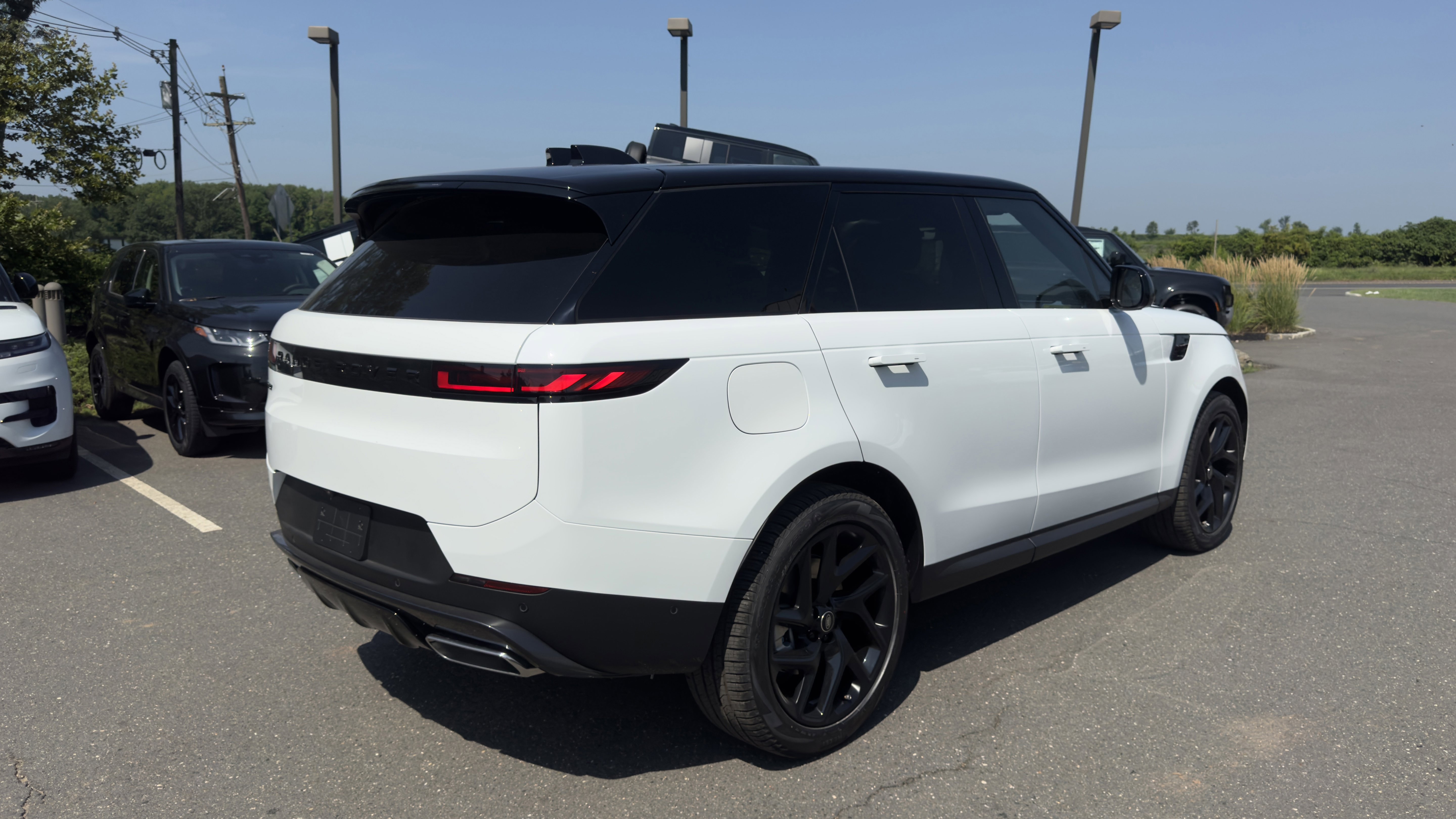 2025 Land Rover Range Rover Sport SE photo 3