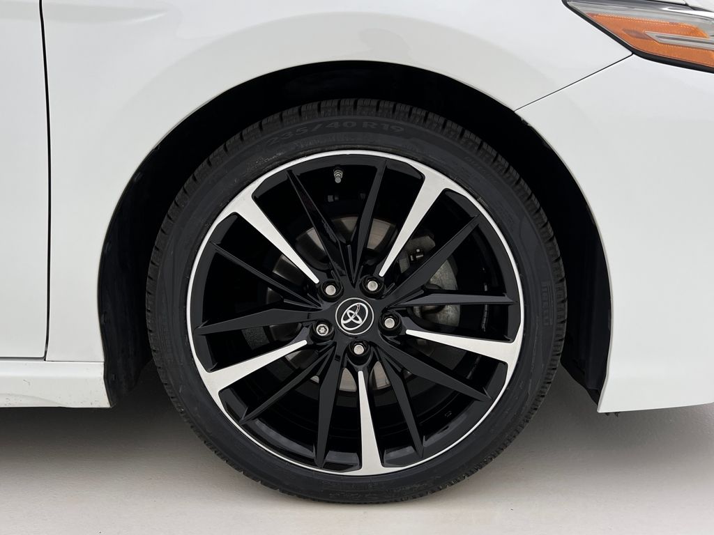 2018 Toyota Camry XSE photo 33