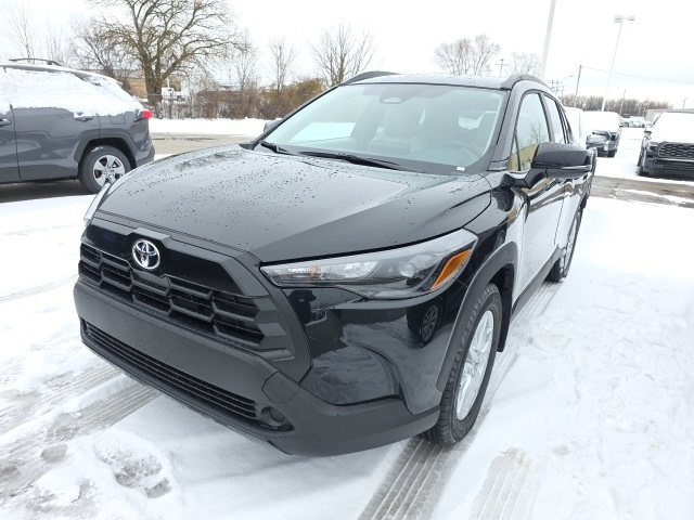 2026 Toyota Corolla Cross LE's photo