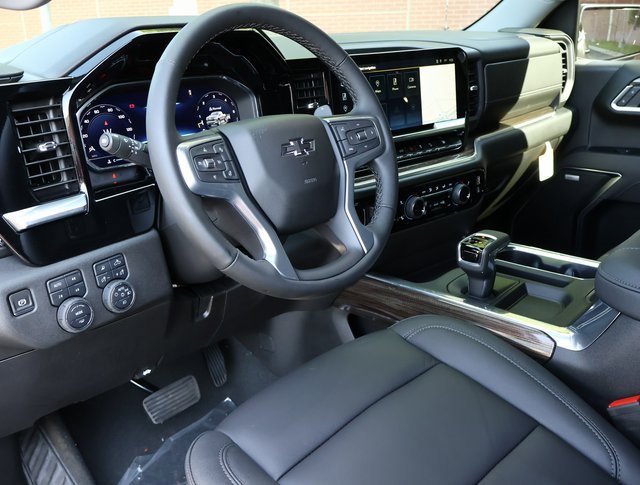 2025 Chevrolet Silverado 1500 RST photo 2