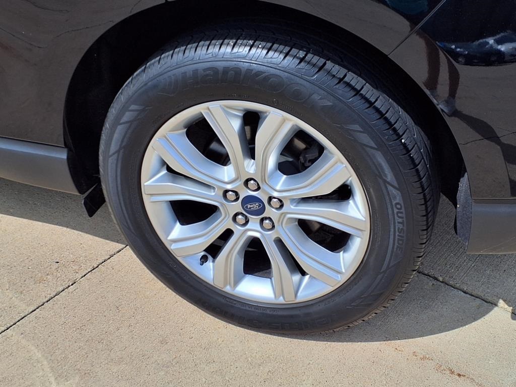 2020 Ford Edge Titanium photo 24
