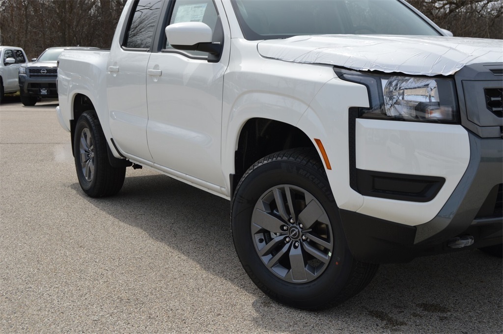 2025 Nissan Frontier Crew Cab SV photo 3