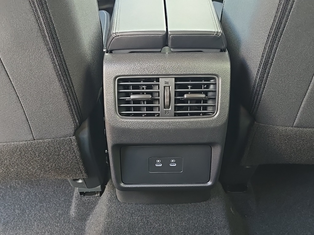 2026 Nissan Rogue SV photo 17
