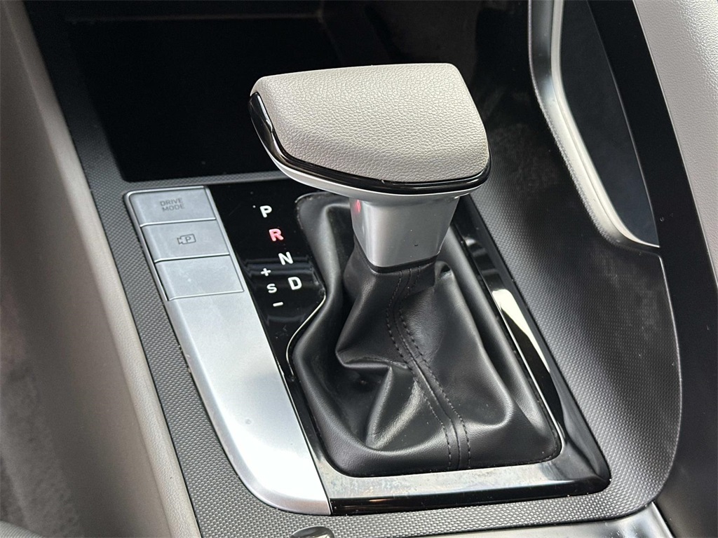 2023 Hyundai Elantra SEL photo 18