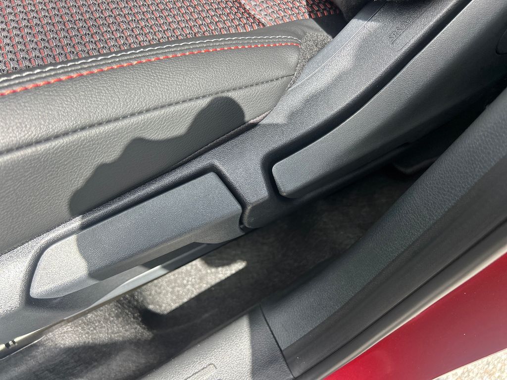 2026 Nissan Kicks SR photo 12