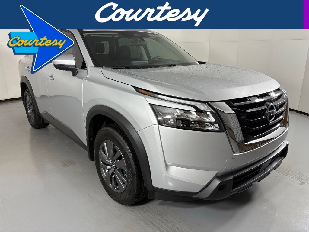 2025 Nissan Pathfinder SV's photo
