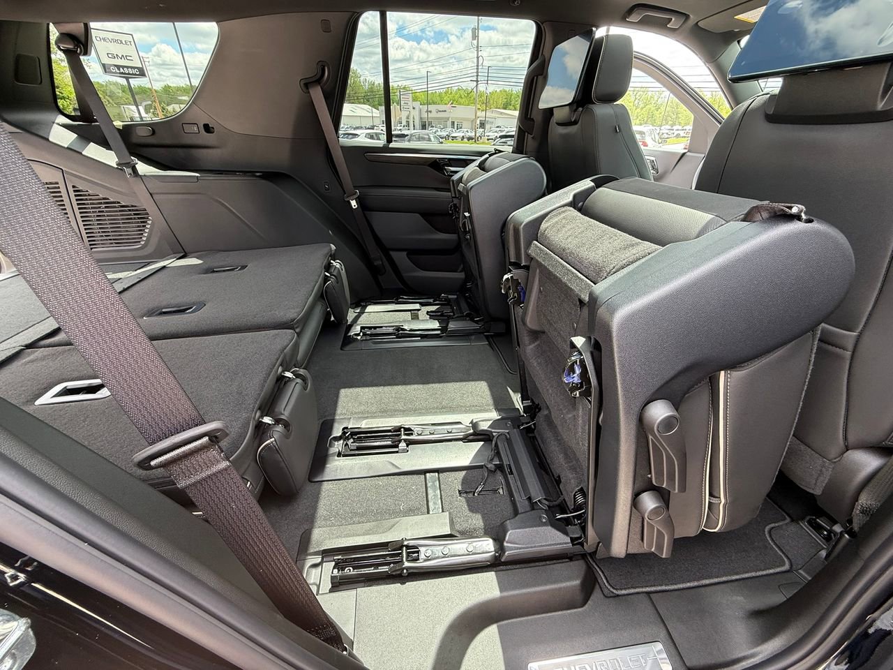 2025 Chevrolet Tahoe Premier photo 35
