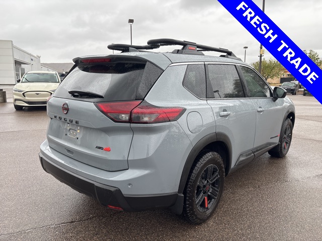 2025 Nissan Rogue SV photo 2