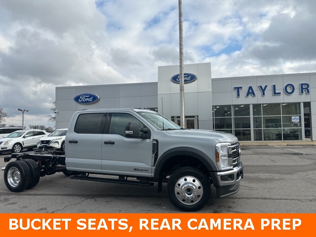 2026 Ford F-450 Super Duty Chassis Cab XLT's photo