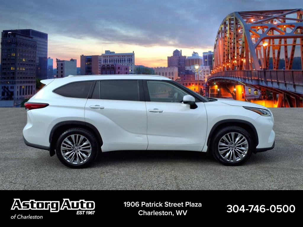 2022 Toyota Highlander Platinum photo 2