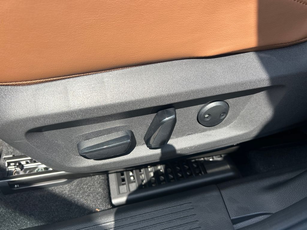 2026 Nissan Rogue Platinum photo 14