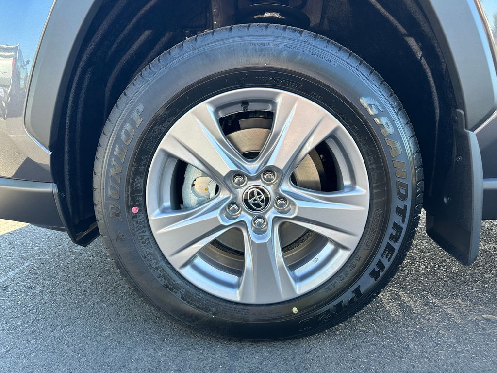 2025 Toyota RAV4 Hybrid XLE photo 12
