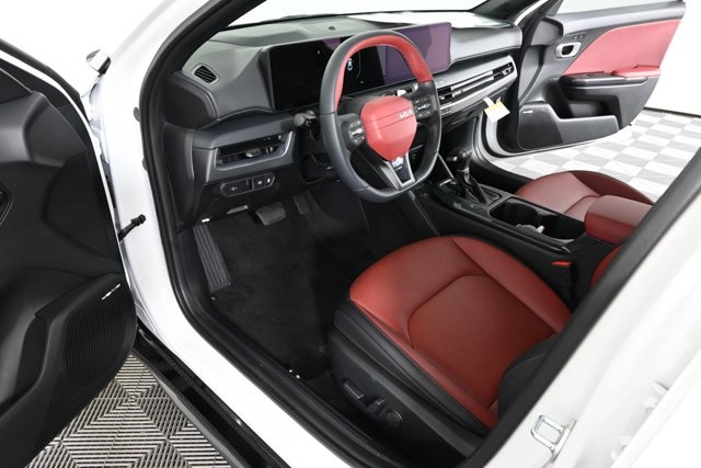 2025 Kia K4 GT-Line photo 18