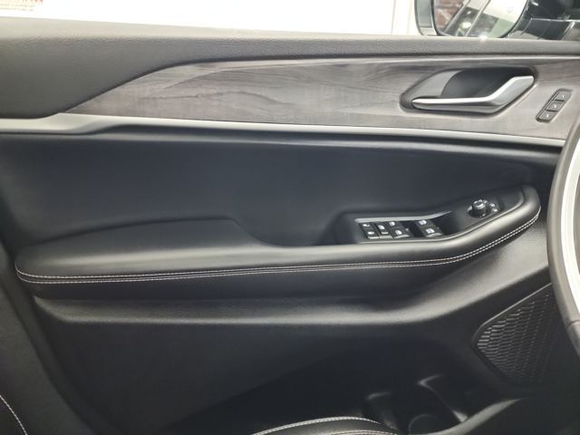 2023 Jeep Grand Cherokee Limited photo 25