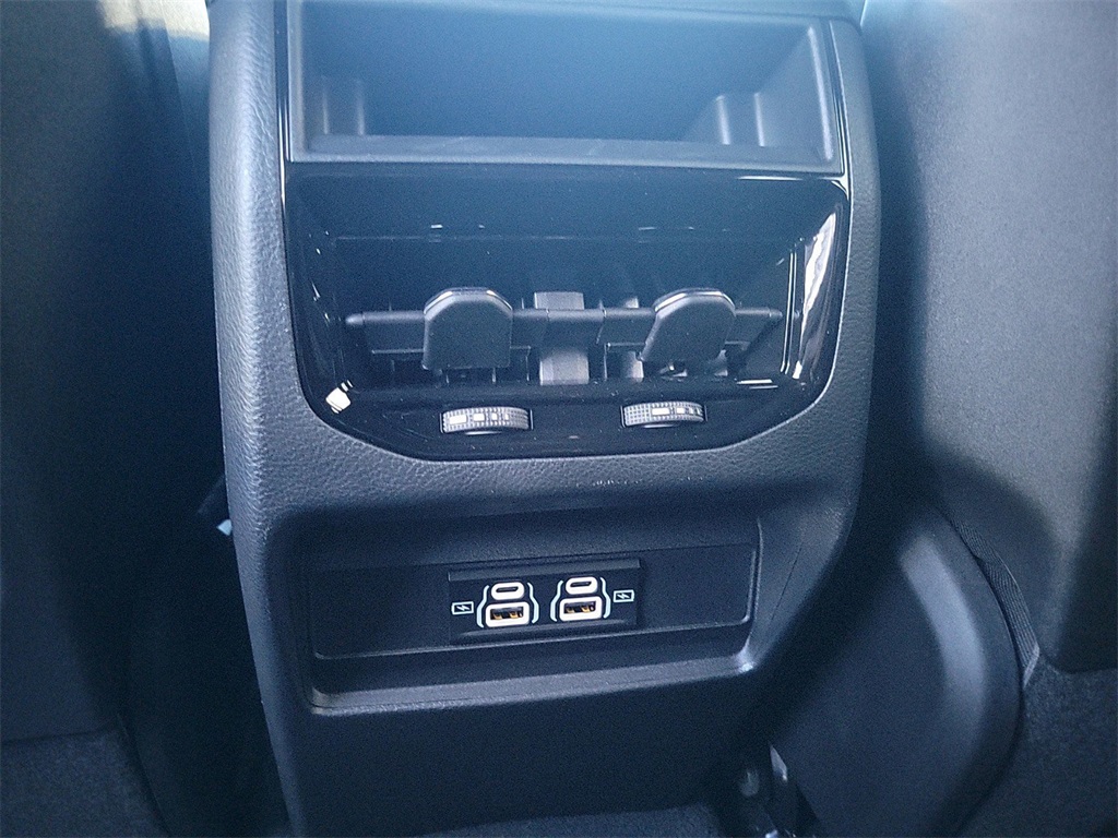 2025 Jeep Grand Cherokee Laredo photo 12