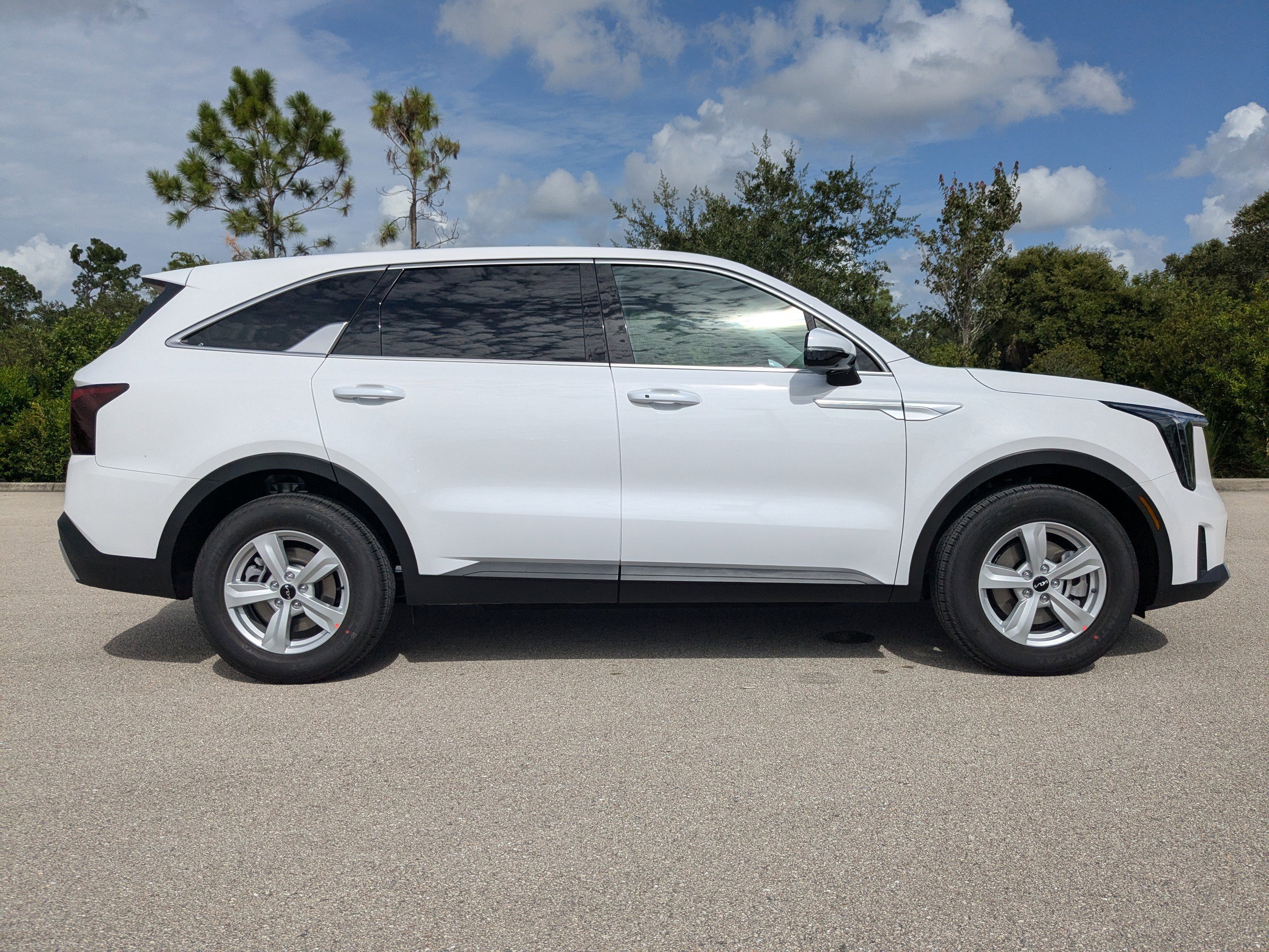 2026 Kia Sorento LX photo 3