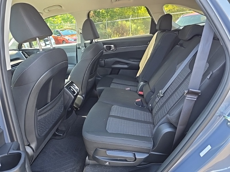2024 Kia Sorento LX photo 23