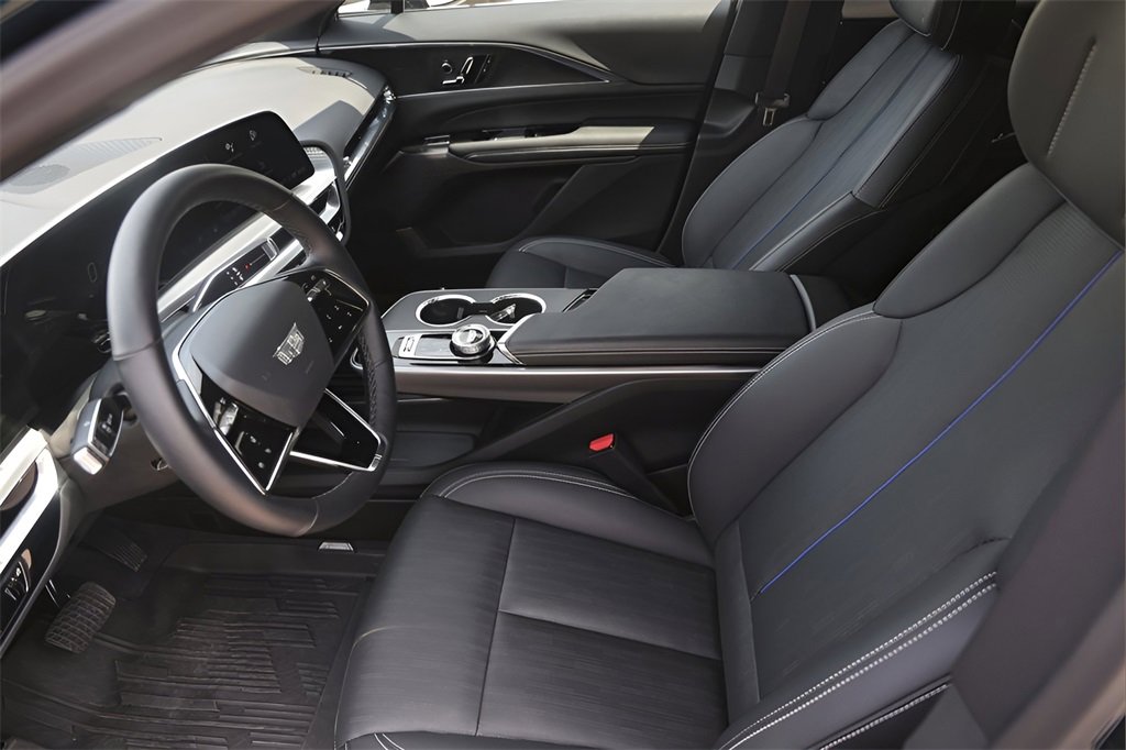 2024 Cadillac Lyriq Luxury photo 8