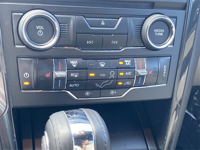 2018 Ford Explorer XLT photo 23