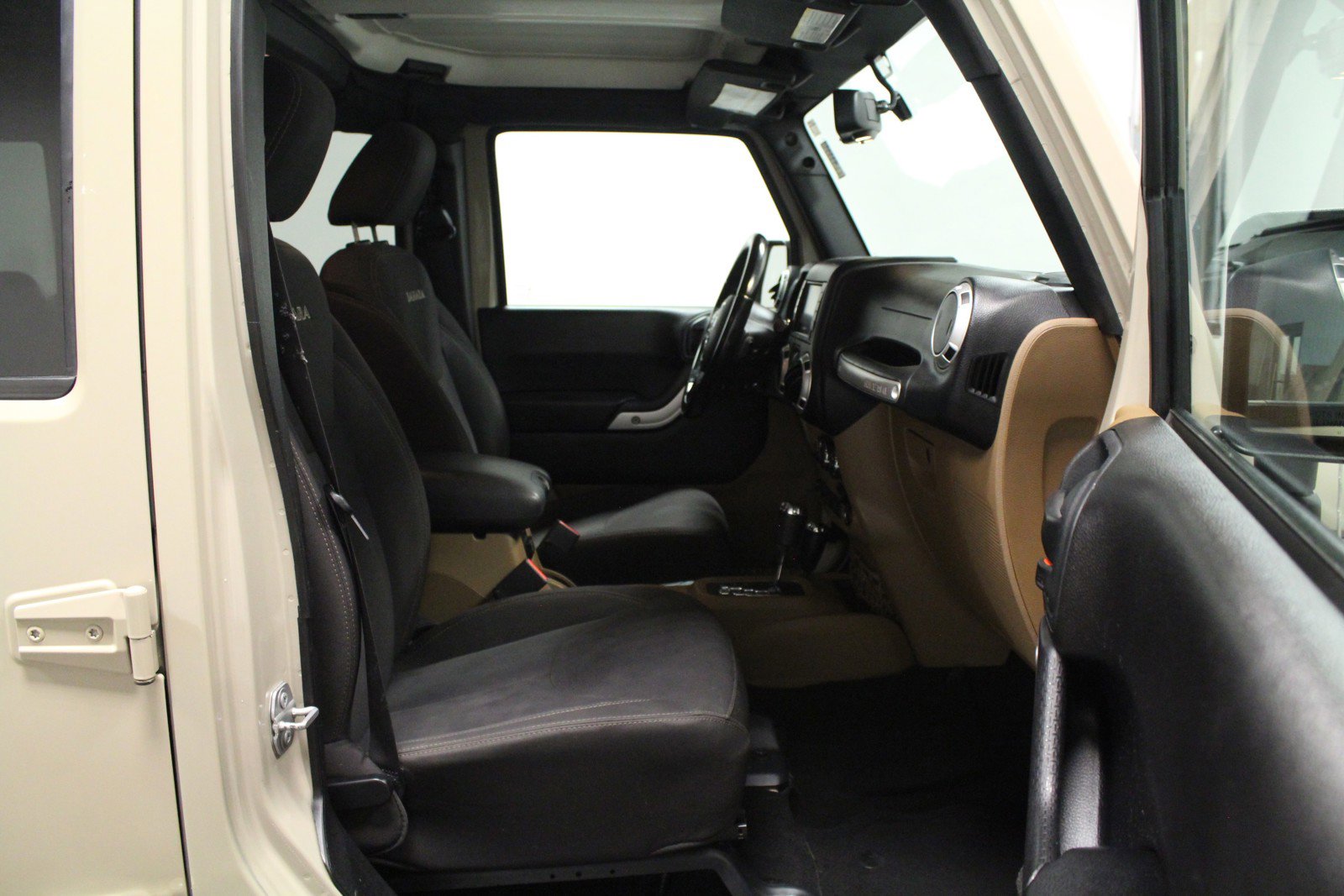 2016 Jeep Wrangler Unlimited Sahara photo 14
