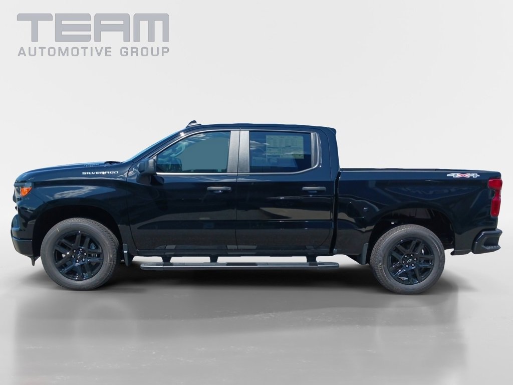 2025 Chevrolet Silverado 1500 Custom photo 4