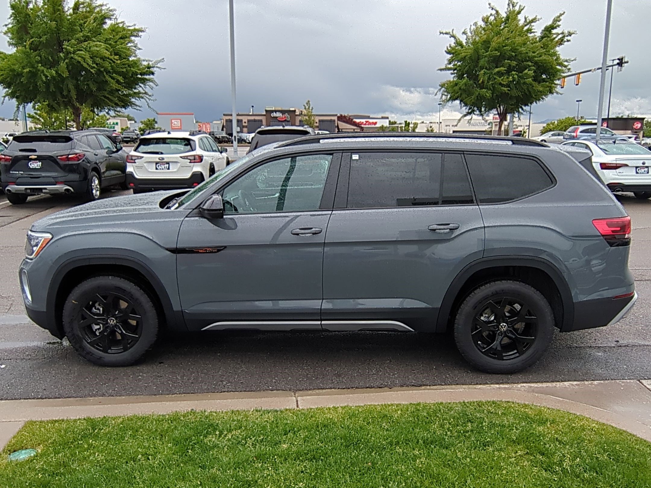 2025 Volkswagen Atlas Peak Edition SE photo 4