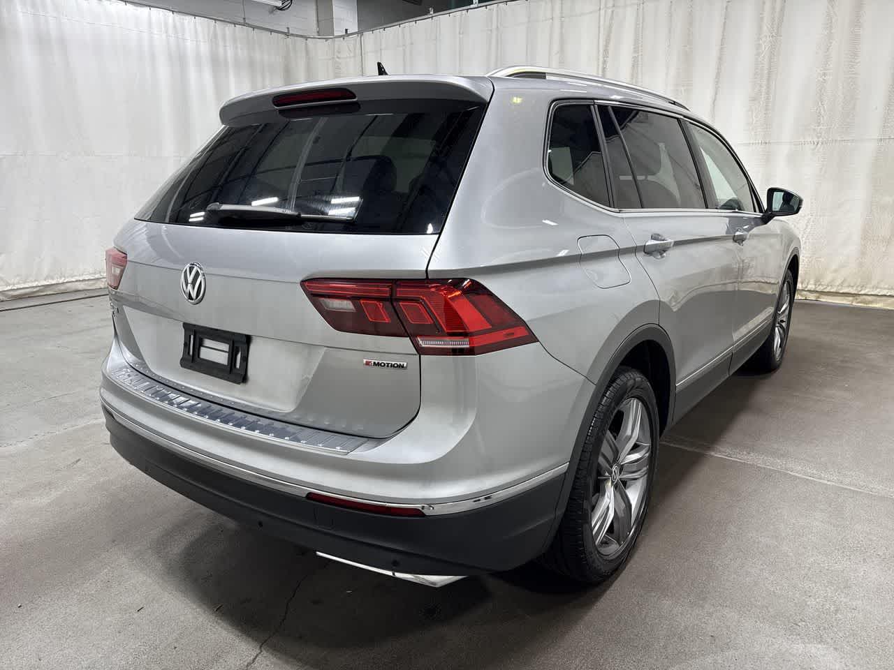 2021 Volkswagen Tiguan SEL photo 3