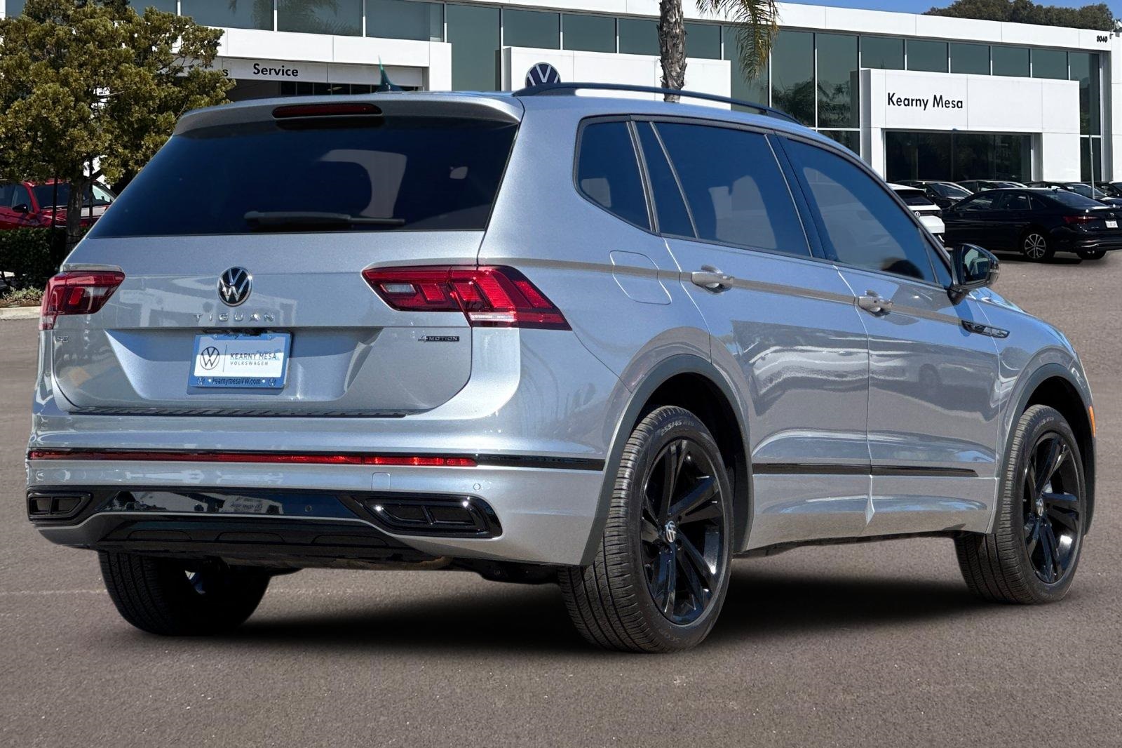 2024 Volkswagen Tiguan SE R-Line Black photo 4