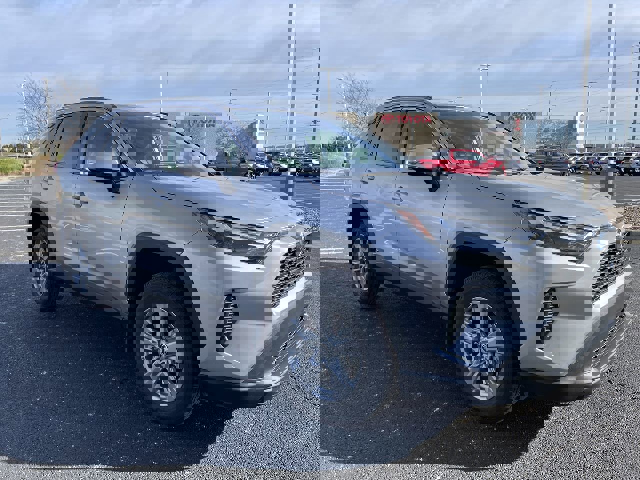 2024 Toyota RAV4 XLE's photo