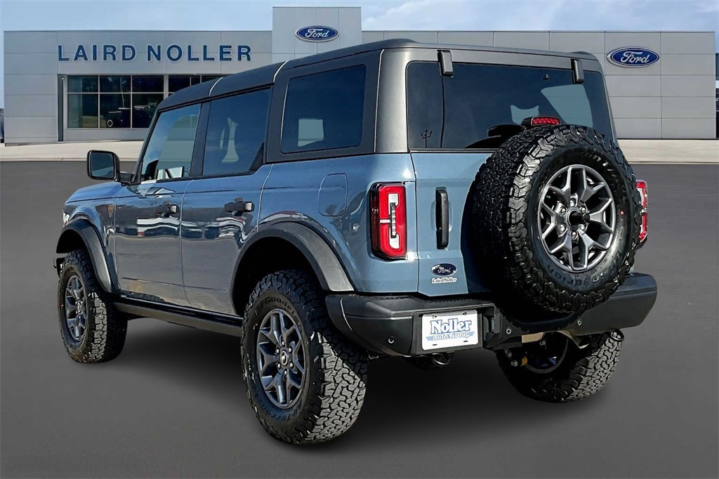 2025 Ford Bronco Badlands photo 3