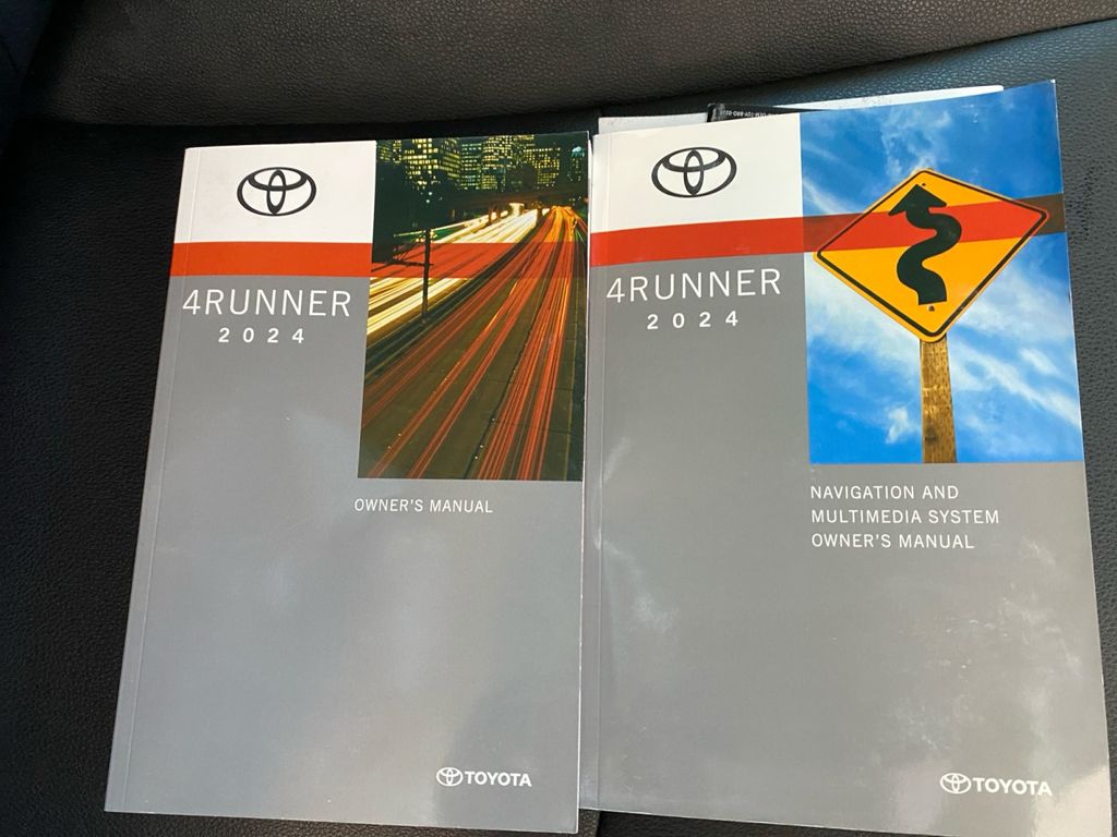 2024 Toyota 4Runner TRD Off-Road Premium photo 24