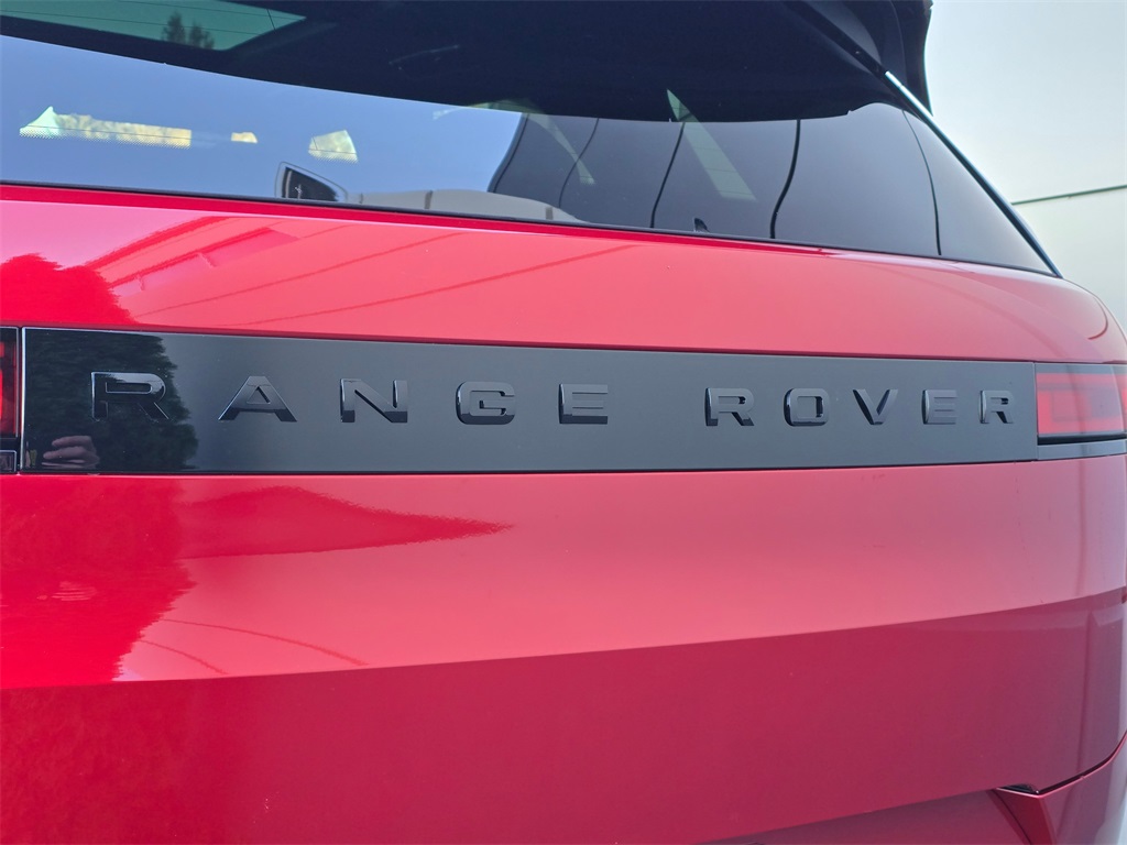 2025 Land Rover Range Rover Sport SE photo 8
